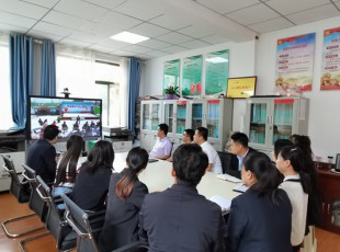 公海彩船6600  收看“党课开讲啦”专题节目